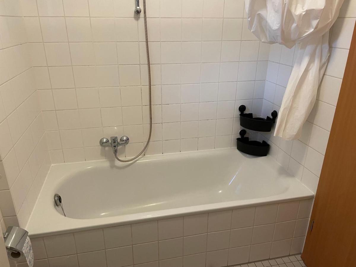 Ferienwohnung Mit 2 Zimmer, Kueche, Bad, In Saarbrücken Esterno foto